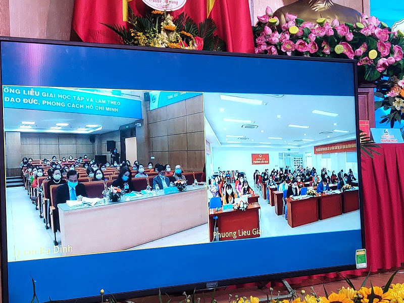 Thông qua cầu truyền hình trực tuyến, các đại biểu tham dự tại điểm cầu Phường Liễu Giai đã theo dõi toàn bộ diễn biến của Đại hội và chương trình đại hội đã đề ra