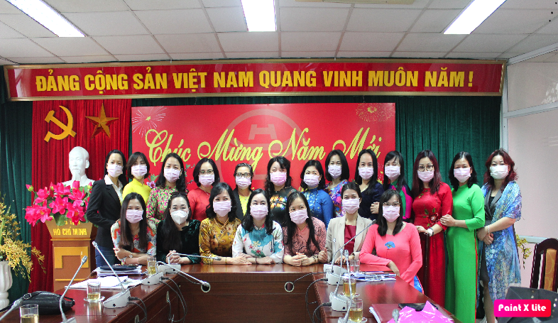 Các đại biểu chụp ảnh lưu niệm