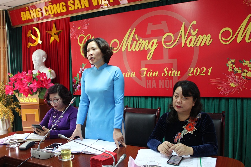 Đồng chí Lê Kim Anh - Chủ tịch Hội LHPN Hà Nội phát biểu chỉ đạo hội nghị