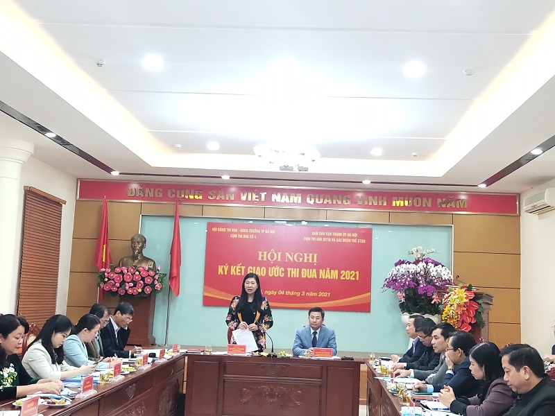 Đồng chí Nguyễn Lan Hương - Chủ tịch MTTQ Việt Nam TP Hà Nội - Phó Chủ tịch Hội đồng thi đua khen thưởng thành phố Hà Nội phát biểu chỉ đạo hội nghị Đồng chí Nguyễn Lan Hương - Chủ tịch MTTQ Việt Nam TP Hà Nội - Phó Chủ tịch Hội đồng thi đua khen thưởng thành phố Hà Nội phát biểu chỉ đạo hội nghị