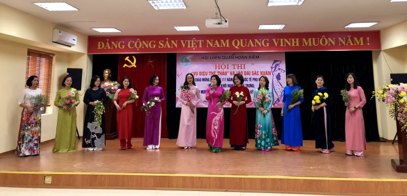 ... của 3 cụm thi đua dành được nhiều sự cổ vũ, ủng hộ của khán giả ... của 3 cụm thi đua dành được nhiều sự cổ vũ, ủng hộ của khán giả