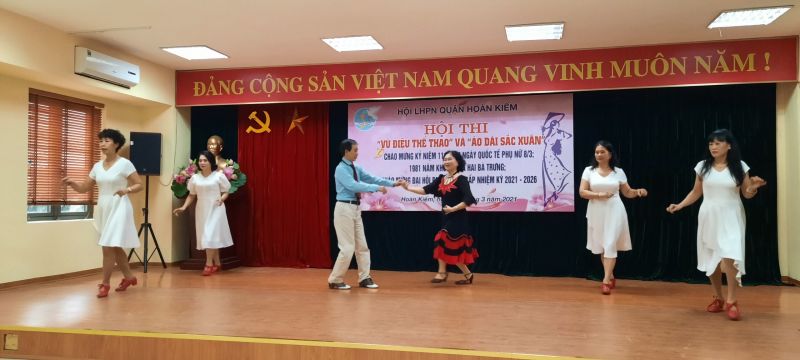 Vũ điệu xuân của phụ nữ Hoàn Kiếm - ảnh 8