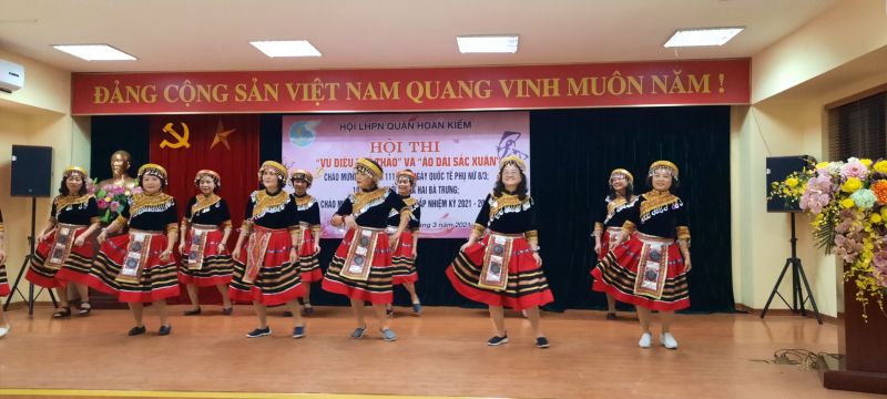 Vũ điệu xuân của phụ nữ Hoàn Kiếm - ảnh 7