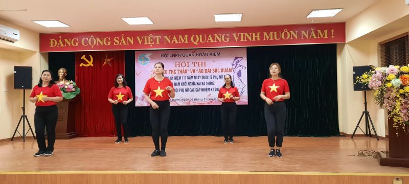 Vũ điệu xuân của phụ nữ Hoàn Kiếm - ảnh 9