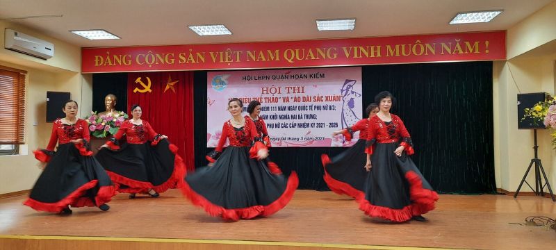 Vũ điệu xuân của phụ nữ Hoàn Kiếm - ảnh 6