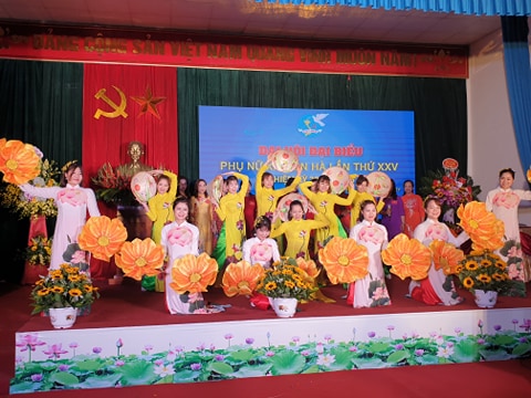 Tiết mục văn nghệ ch&agrave;o mừng khai mạc Đại hội