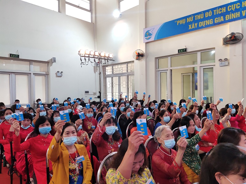 129 Đại biểu chính thức tham dự Đại hội đã sử dụng Thẻ đại biểu để biểu quyết 129 Đại biểu chính thức tham dự Đại hội đã sử dụng Thẻ đại biểu để biểu quyết
