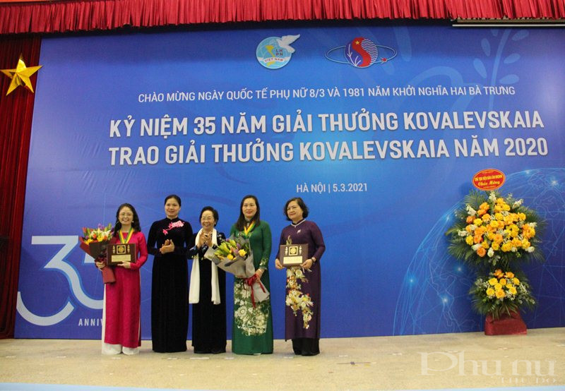 Giải thưởng Kovalevskaia năm 2020 đã được trao cho tập thể nữ cán bộ Viện Hóa học các Hợp chất thiên nhiên, Viện Hàn lâm Khoa học và Công nghệ Việt Nam và cá nhân nhà khoa học nữ- PGS.TS.NGƯT Trương Thanh Hương -Giảng viên cao cấp, trường Đại học Y Hà Nội, Bộ Y tế.