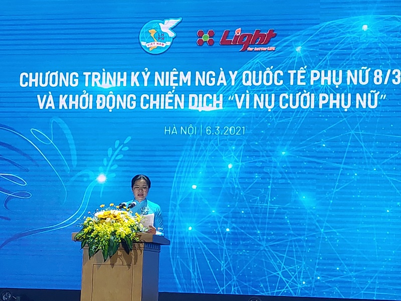 Đồng chí Hà Thị Nga - Chủ tịch Hội LHPN Việt Nam  phát biểu khai mạc chương trình