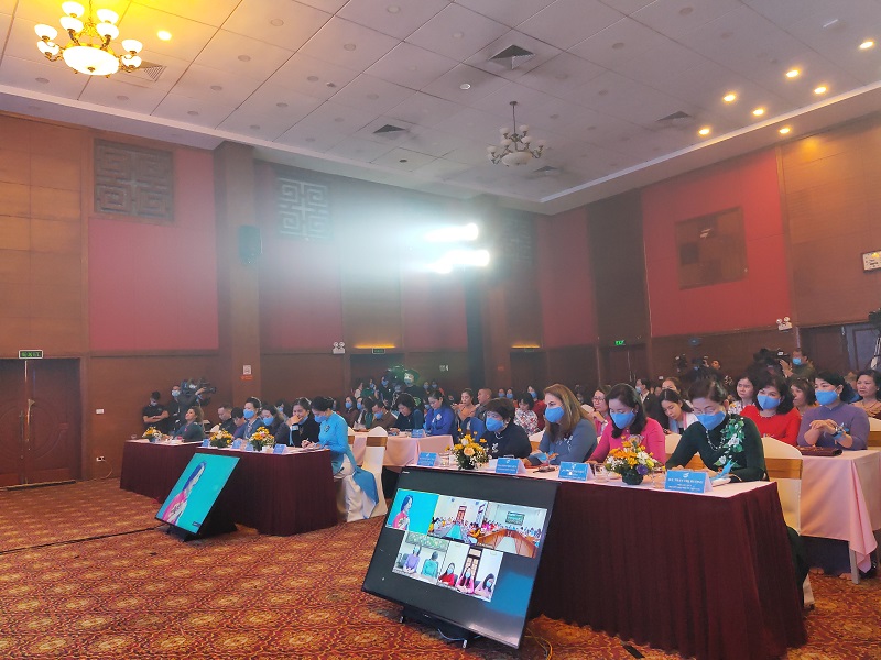 Chương trình được truyền hình trực tuyến tại 3 điểm cầu