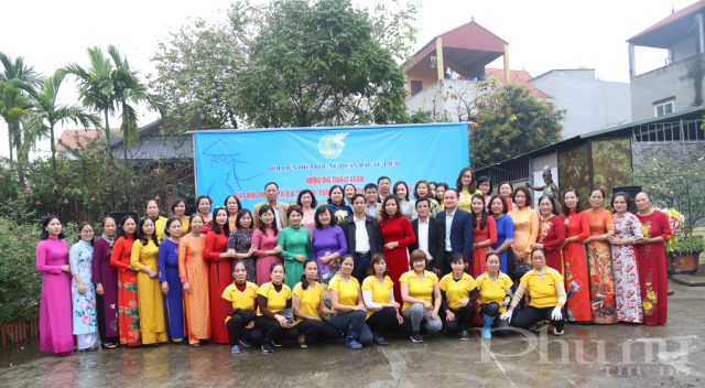 Chụp ảnh lưu niệm trước khi ra quân.