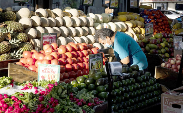 Đại dịch Covid-19 đã khiến giá lương thực, thực phẩm toàn cầu tăng cao. Đại dịch Covid-19 đã khiến giá lương thực, thực phẩm toàn cầu tăng cao.