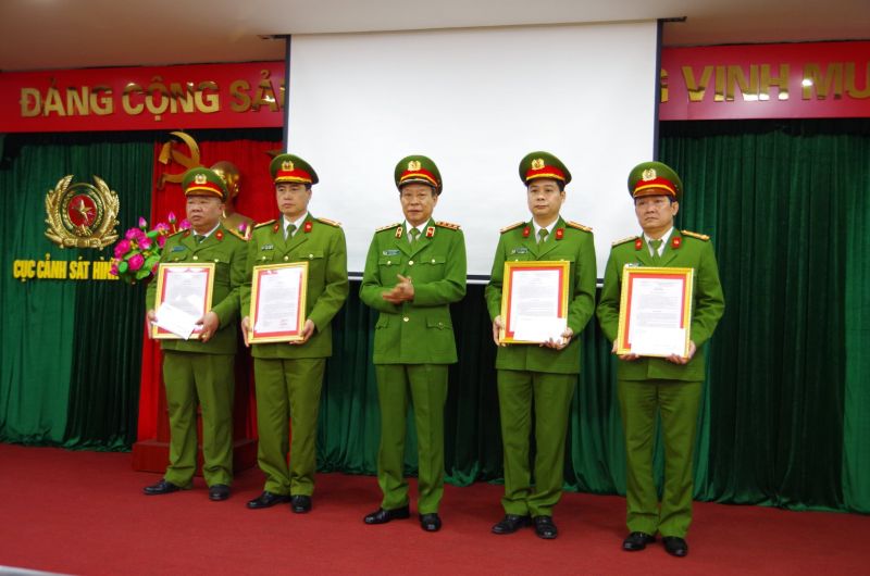 C&aacute;c tập thể, c&aacute; nh&acirc;n tham gia chuy&ecirc;n &aacute;ntriệt ph&aacute; đường d&acirc;y mua b&aacute;n người dưới 16 tuổi