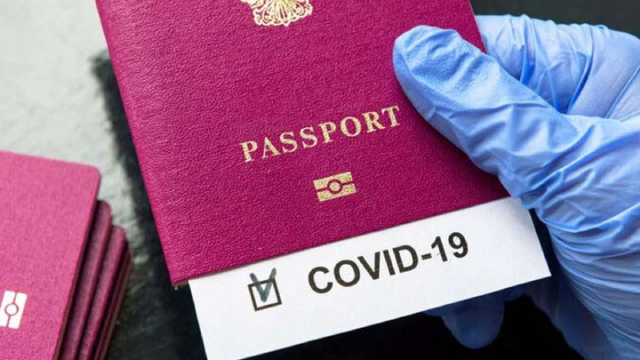 Trung Quốc là nước đầu tiên cấp "hộ chiếc vaccine bản cứng.