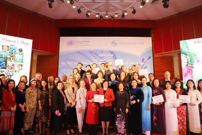 Các đại biểu tham gia Diễn đàn “Thúc đẩy việc thực hiện các Mục tiêu phát triển bền vững từ góc độ bình đẳng giới” Các đại biểu tham gia Diễn đàn “Thúc đẩy việc thực hiện các Mục tiêu phát triển bền vững từ góc độ bình đẳng giới”