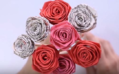 Những bông hoa giấy cha tặng mẹ - ảnh 1