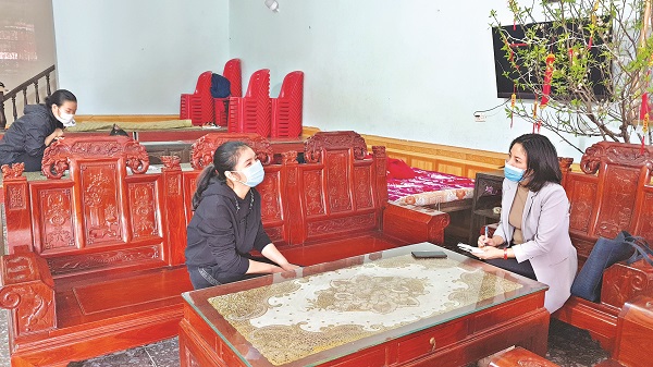 T&aacute;c giả tr&ograve; chuyện với chị Huyền