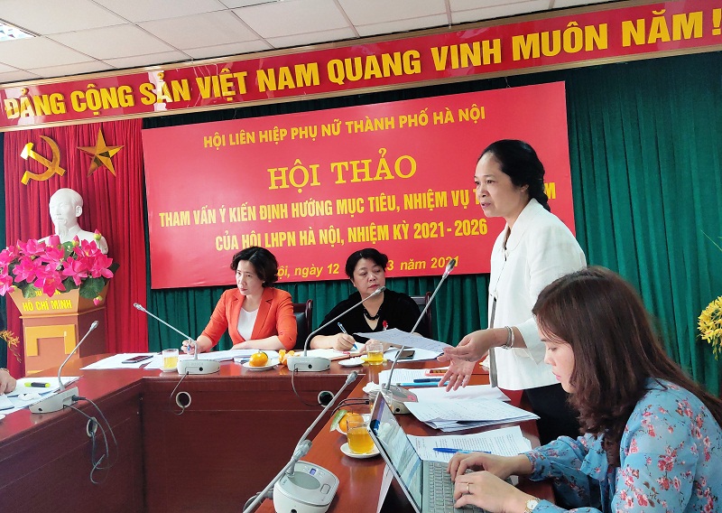 Đồng chí Trần Thu Thủy - Chánh văn phòng Hội LHPN Việt Nam phát biểu tại hội thảo