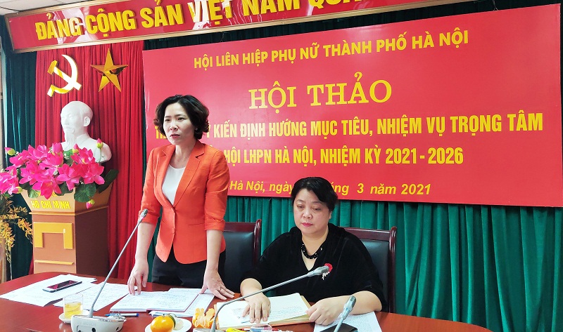 Đồng chí Lê Kim Anh - Chủ tịch Hội LHPN Hà Nội phát biểu tại hội thảo