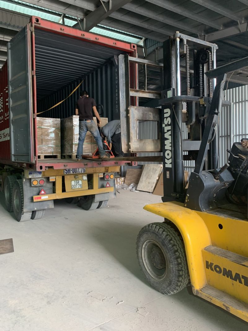 Triệt phá vụ nhập lậu cell pin mặt trời trị giá hơn 100 tỷ đồng - ảnh 2