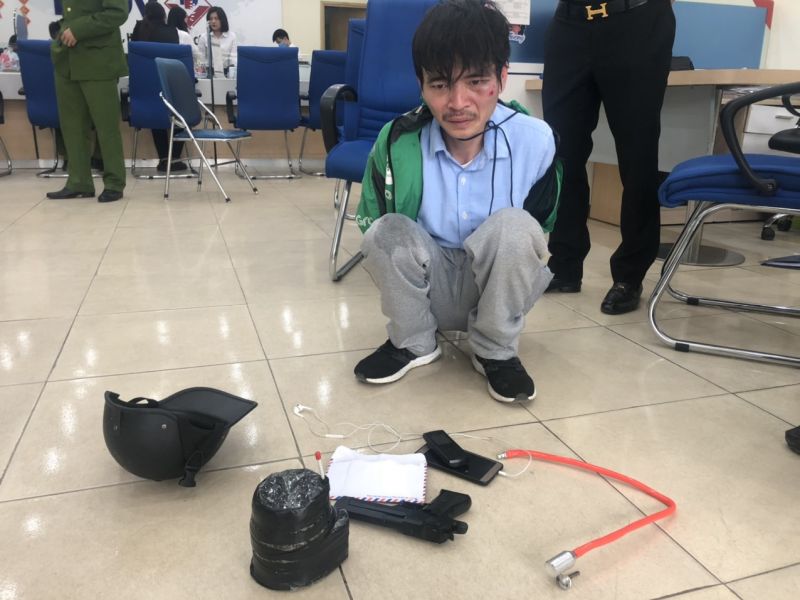 Đối tượng cướp ng&acirc;n h&agrave;ng Phạm Anh H&agrave;o c&ugrave;ng tang vật