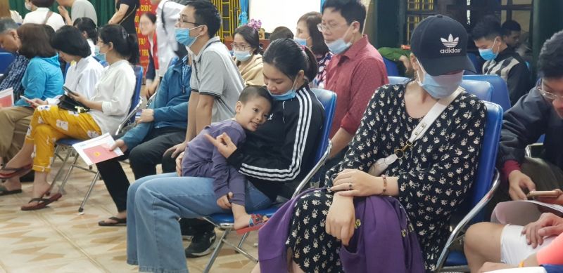 C&oacute; những người đưa con nhỏ theo