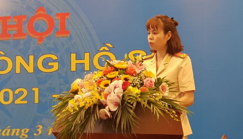 Chủ tịch Hội LHPN ph&ograve;ng Hồ sơ, C&ocirc;ng an th&agrave;nh phố H&agrave; Nội Phạm Thị Thu