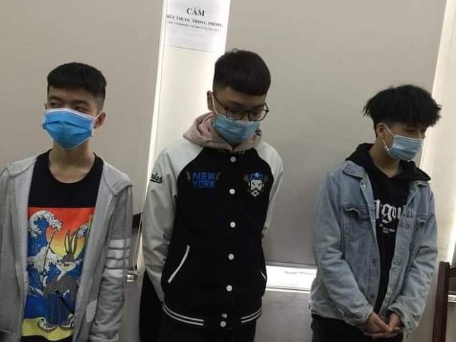 Ba nghị phạm đang bị điều tra về hành vi sàm sỡ phụ nữ ngoại quốc ở Hồ Tây Ba nghị phạm đang bị điều tra về hành vi sàm sỡ phụ nữ ngoại quốc ở Hồ Tây