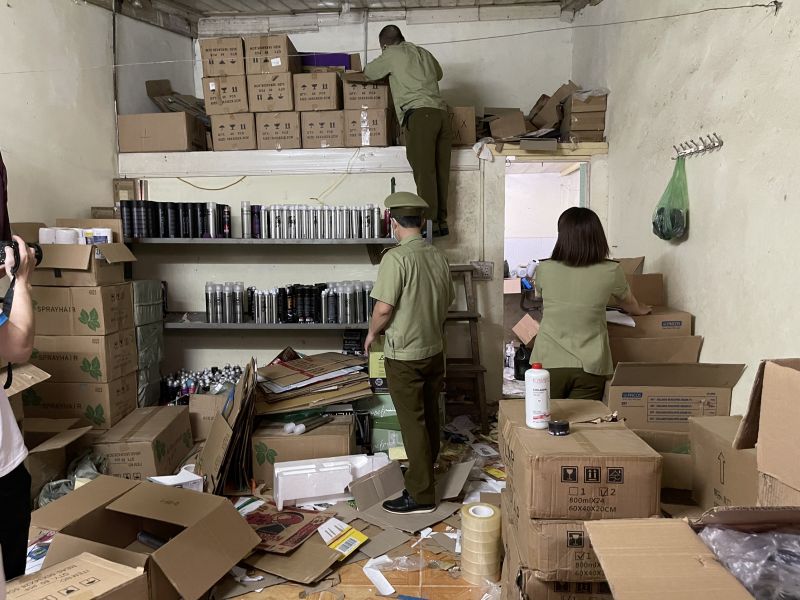 Kho h&agrave;ng vi phạm