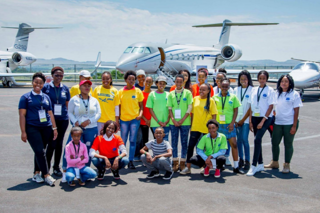 Ledwaba lập quỹ giáo dục Girls Fly Programme in Africa (GFPA) với mục tiêu khuyến khích thiếu nữ và phụ nữ trên khắp châu Phi theo đuổi đam mê hàng không.