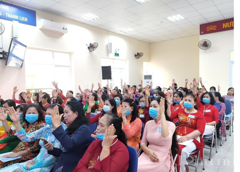 Các đại biểu bầu 17 đồng chí vào BCH Hội PN khóa XIII