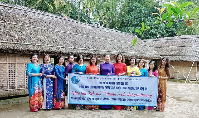 Đo&agrave;n c&ocirc;ng t&aacute;c của Hội PN thăm