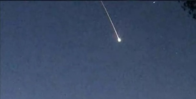 Quả cầu s&aacute;ng đi qua bầu trời Cuba h&ocirc;m 20/3.