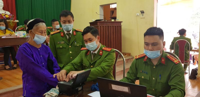 th&acirc;n nh&acirc;n của liệt sĩ, thương binh hay người hưởng ch&iacute;nh s&aacute;ch như thương binh sẽ được miễn lệ ph&iacute;