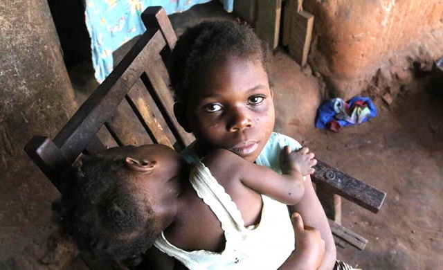 Những đứa trẻ đối mặt với nghèo đói phần lớn tập trung tại Nam Á, kế đó là vùng hạ Sahara của châu Phi. Nguồn: Int.