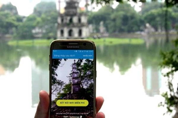 Hà Nội lắp đặt wifi miễn phí tại các điểm du lịch để tạo thuận lợi cho du khách tra cứu thông tin. Ảnh minh họa Hà Nội lắp đặt wifi miễn phí tại các điểm du lịch để tạo thuận lợi cho du khách tra cứu thông tin. Ảnh minh họa