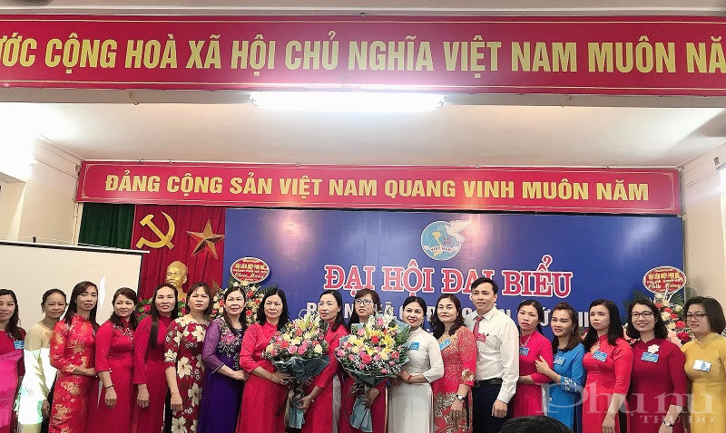 Ban Chấp hành Hội LHPN xã Cổ Đông Khóa mới ra mắt Đại hội.