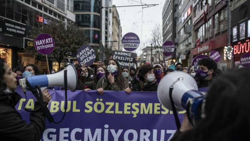 Việc rút khỏi Công ước Istanbul có thể khiến phụ nữ nước này càng trở nên dễ bị tổn thương trước tình trạng bạo lực gia đình.