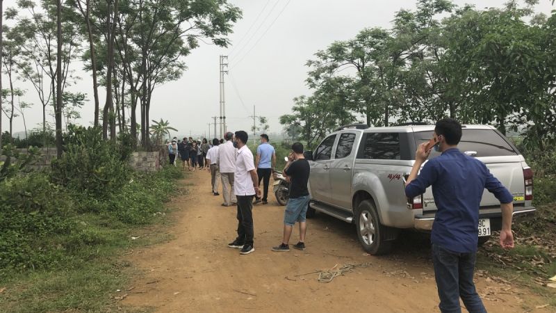 Hiệu ứng đ&aacute;m đ&ocirc;ng của người d&acirc;n đ&atilde; đẩy gi&aacute; đất l&ecirc;n cao. (Ảnh: KT)