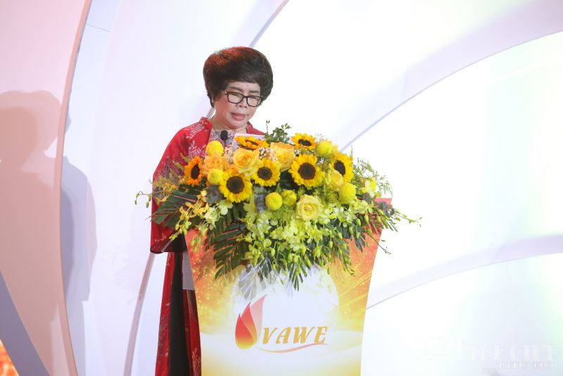 B&agrave; Th&aacute;i Hương - Chủ tịch Hiệp hội nữ doanh nh&acirc;n Việt Nam ph&aacute;t biểu tại Đại hội.