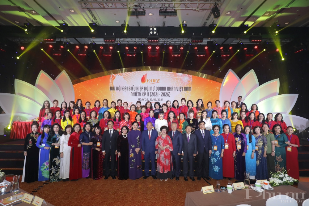 C&aacute;c đại biểu chụp ảnh lưu niệm tại Đại hội.