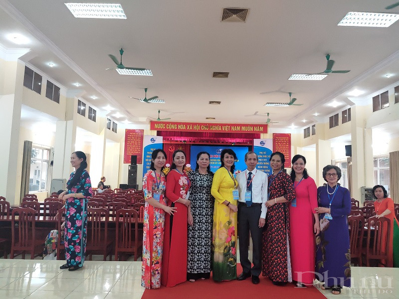 Các đại biểu vui mừng phấn khởi tam dự Đại hội