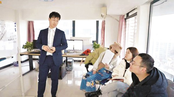 Mỗi nhân viên trong trung tâm của Xiao Sheng có nhiệm vụ riêng. Ảnh Weibo