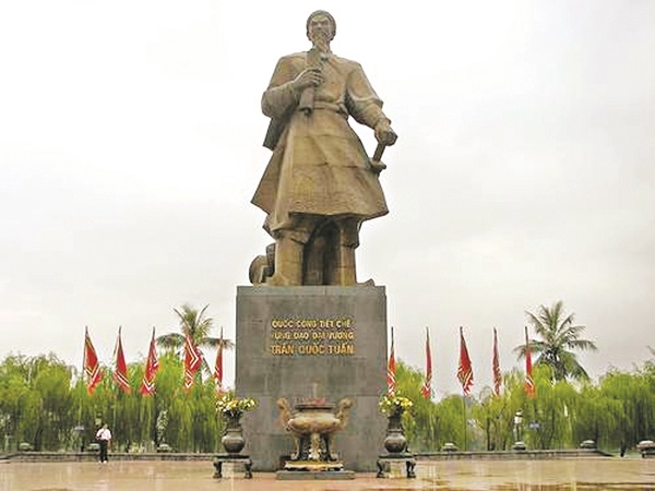 Tượng Quốc công tiết chế Hưng đạo Đại vương Trần Quốc Tuấn.