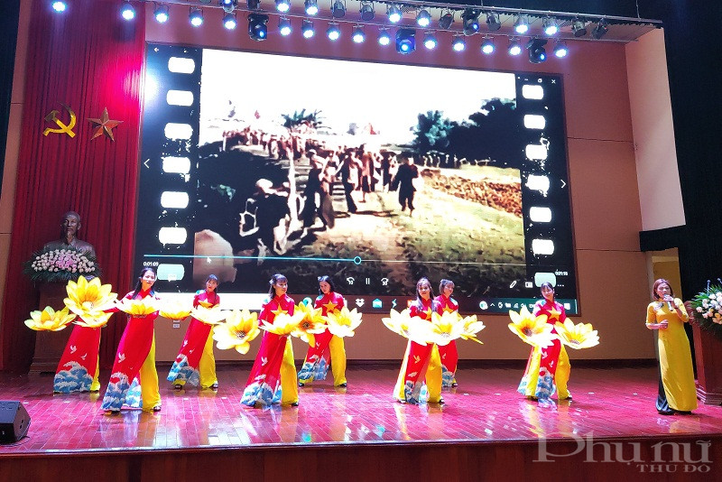 Tiết mục văn nghệ tại hội nghị