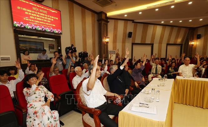 Cử tri Tổ dân phố số 8 phường Nguyễn Du biểu quyết nhất trí 100% ủng hộ Tổng Bí thư, Chủ tịch nước Nguyễn Phú Trọng tham gia ứng cử đại biểu Quốc hội khóa XV, nhiệm kỳ 2021 - 2026. Ảnh: Trí Dũng/TTXVN