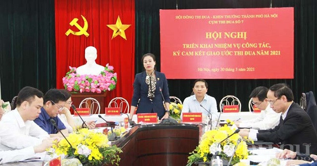 Đồng chí Bạch Liên Hương, Thành ủy viên, Giám đốc Sở LĐTB&XH, Cụm trưởng Cụm thi đua số 7 điều hành phần thảo luận.