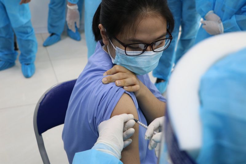 Đảm bảo quy trình tiêm chủng vắc xin COVID-19 an toàn - ảnh 1