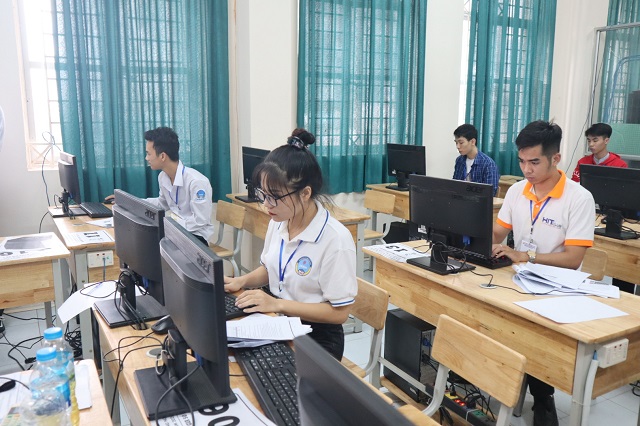 Hiện nay vẫn còn nhiều điểm chưa thống nhất quanh đề xuất cơ sở GDNN được giảng dạy kiến thức THPT (ảnh minh họa) Hiện nay vẫn còn nhiều điểm chưa thống nhất quanh đề xuất cơ sở GDNN được giảng dạy kiến thức THPT (ảnh minh họa)