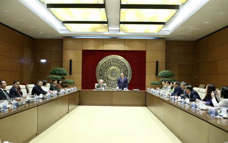 Chủ tịch Quốc hội Vương Đình Huệ, Ủy viên Bộ Chính trị, Chủ tịch Quốc hội, Bí thư Thành ủy, Trưởng đoàn đại biểu Quốc hội thành phố Hà Nội phát biểu